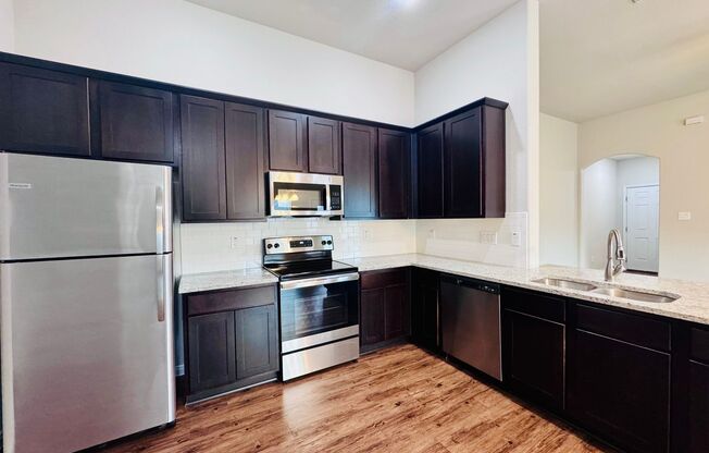 3 beds, 2 baths, 1,327 sqft, $1,595, Unit 10019 Westover Blf Unit 102