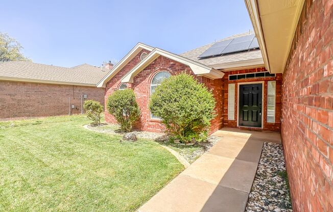 4 bedroom 2.5 bathroom house in Cooper ISD with Solar!!