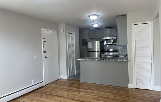 2 beds, 1 bath, 600 sqft, $2,600, Unit 5