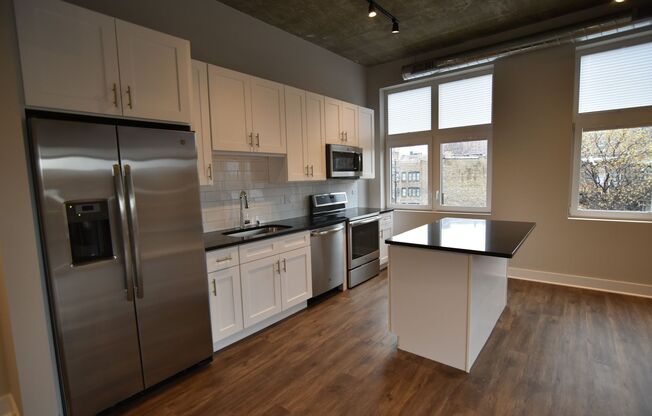 2 beds, 2 baths, 976 sqft, $4,100, Unit 3833-311