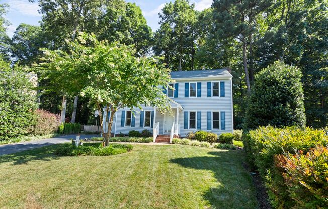 Cozy Colonial on quiet cul-de-sac in Woodlake.