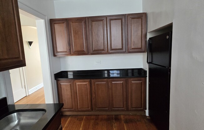 1924 W Morse Ave