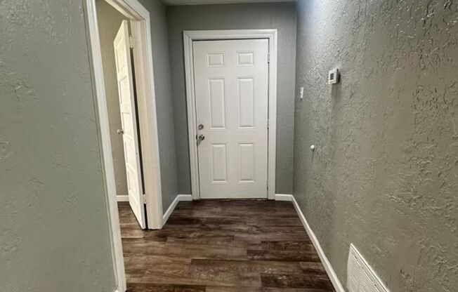 2 beds, 1 bath, $695