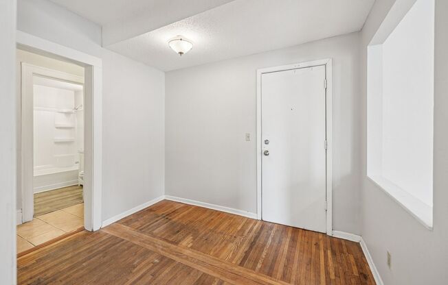 2 beds, 1 bath, 720 sqft, $1,395, Unit 102