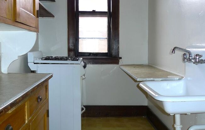 1 bed, 1 bath, 410 sqft, $935, Unit 10 - 302
