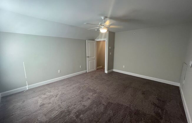 1 bed, 1 bath, 1,000 sqft, $1,400, Unit 5748-303