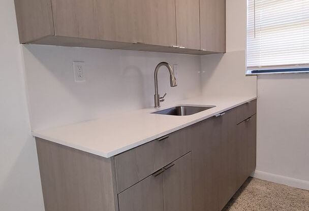 1 bed, 1 bath, 550 sqft, $1,800, Unit 34-20