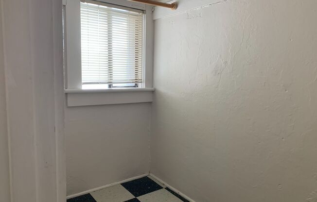 1 bed, 1 bath, 550 sqft, $1,265, Unit 23