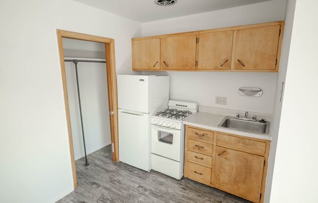 Studio, 1 bath, 400 sqft, $655, Unit 72-B04