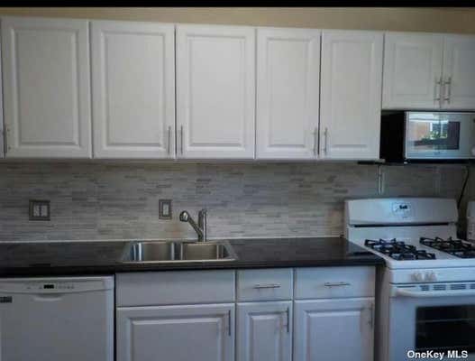 3 beds, 1 bath, 850 sqft, $2,900