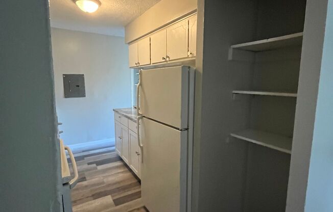 2 beds, 1 bath, $1,040, Unit 102