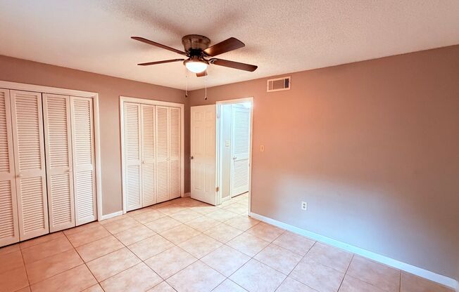 !PRICE DROP! Great complex on Lake Killarney