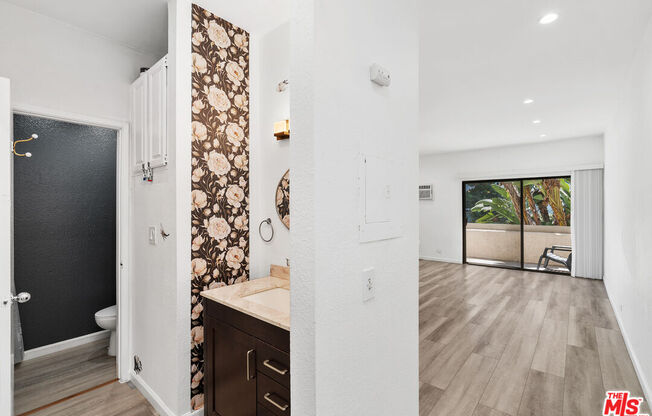 Studio, 1 bath, 403 sqft, $2,499, Unit 217