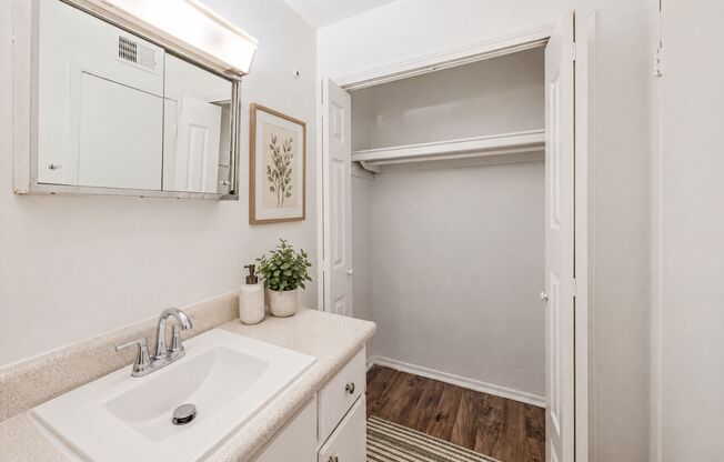 2 beds, 1 bath, 987 sqft, $1,399, Unit 2288-02