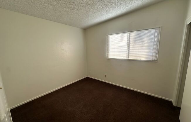 2 beds, 1 bath, $900