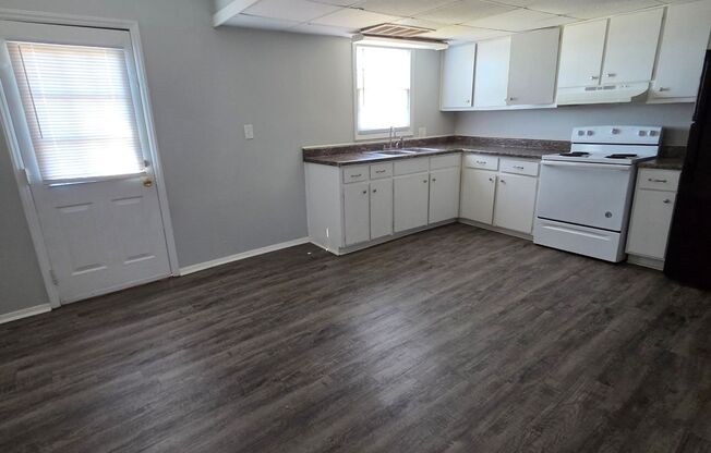 2 beds, 1 bath, 950 sqft, $875, Unit 38