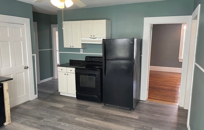 2 beds, 1 bath, 1,300 sqft, $2,600, Unit 3