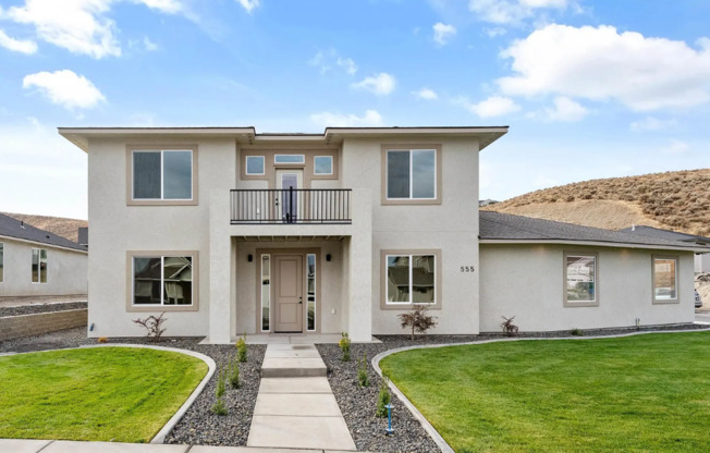 DESIRABLE HOME IN SOUTH RICHLAND, WA!