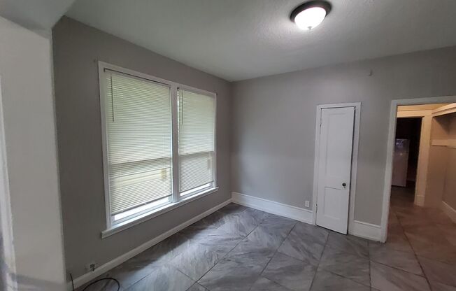 522-524 E Gage Ave