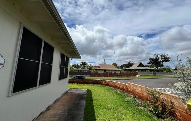 3br/2ba single family house in Mililani w/yard (Pets Negotiable)