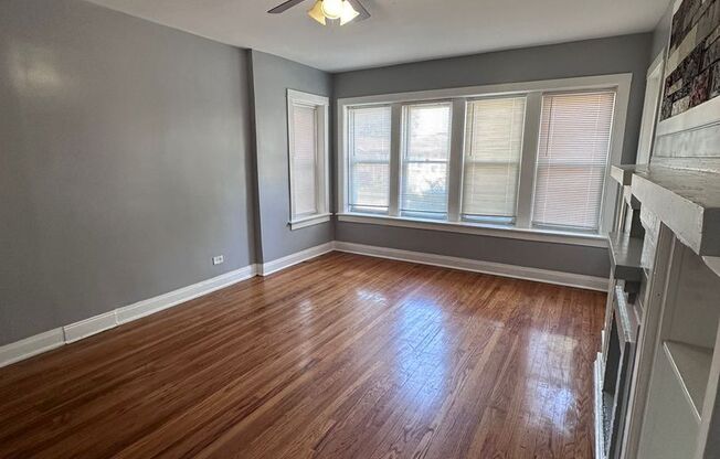 3 beds, 1 bath, $2,182, Unit 8008-1