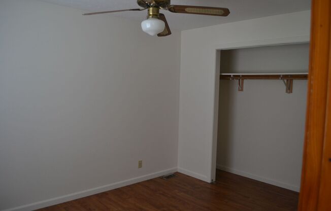 2 beds, 1 bath, $1,150, Unit 812 W 11th St Apt 2