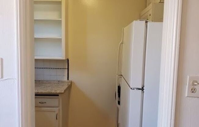 2 beds, 1 bath, $2,280, Unit 4353