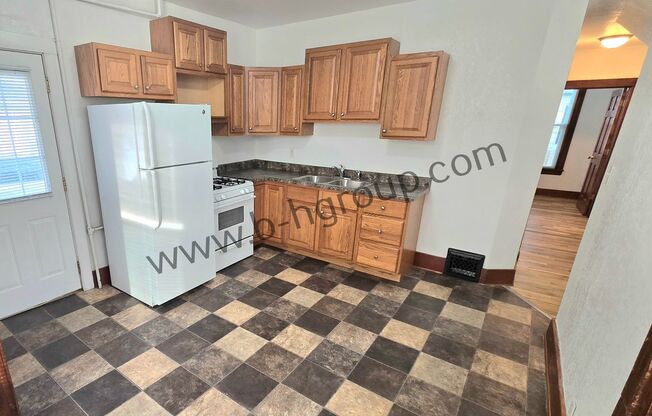 2 beds, 2 baths, 952 sqft, $1,195, Unit Lower