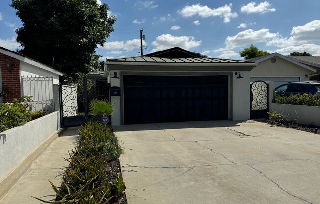 Spacious 3 bed 2 bath with New Finishes & Backyard featuring a Pergola