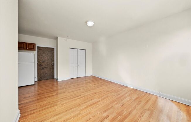 Studio, 1 bath, 332 sqft, $1,350, Unit 410