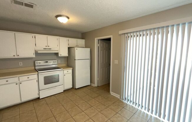 Unfurnished 2 Bedroom, 1.5 Bath Town Home in Socastee Available Now!