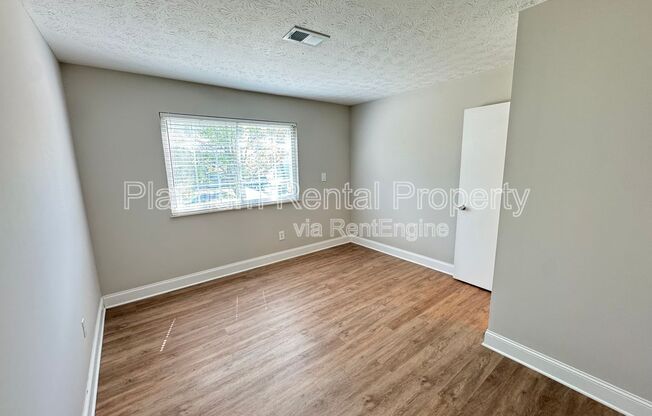 4 beds, 3 baths, 1,560 sqft, $2,300
