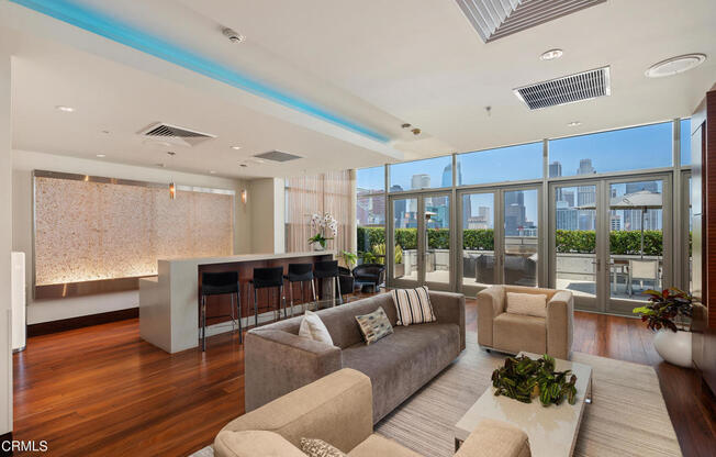 1 bed, 1 bath, 860 sqft, $3,000, Unit 914