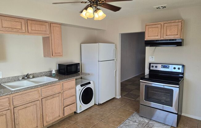 2 beds, 1 bath, 750 sqft, $1,175, Unit UNIT 3