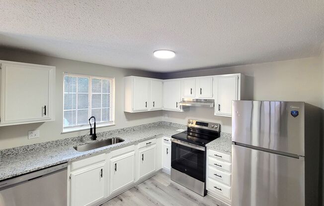 4 Bedrooms in East Charlotte, Split Level For Rent!