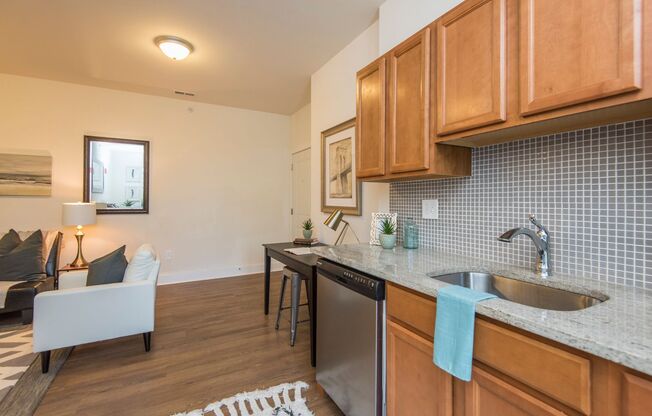 3 beds, 3 baths, 876 sqft, $1,463, Unit Unit 07