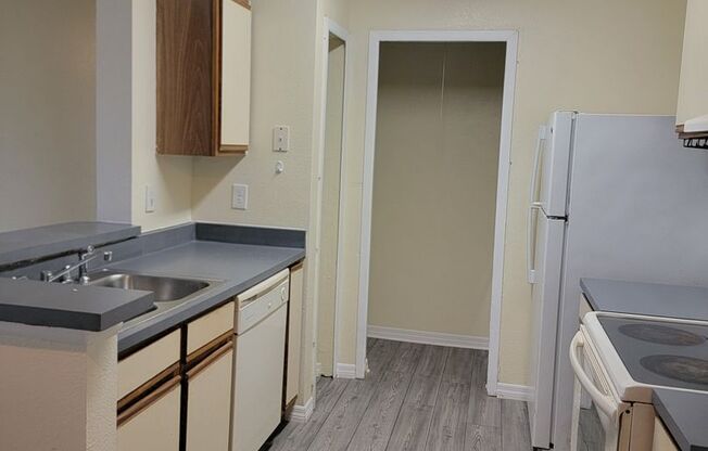 2 beds, 1 bath, $1,275, Unit # 2-308