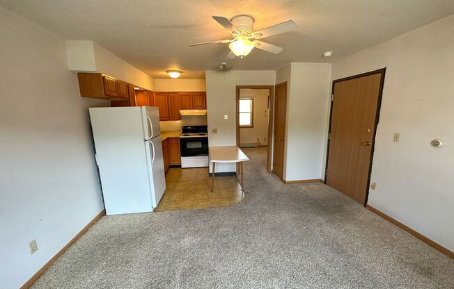 1 bed, 1 bath, 600 sqft, $650