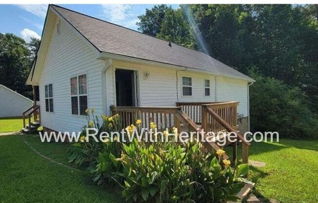 WOW! Fantastic 2 bd/ 2 bath Ranch Style Duplex / Upgrades Galore / Great Location