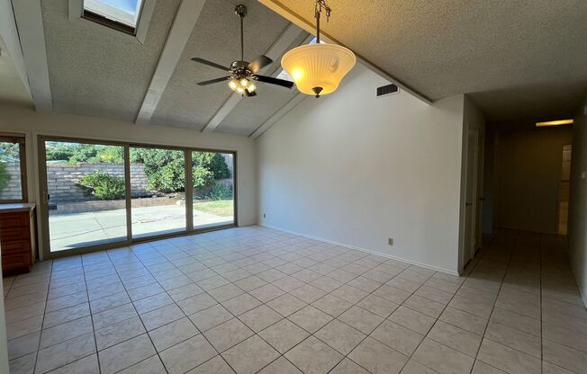 Simi Valley 4BR w/en-suite, family room + MORE!