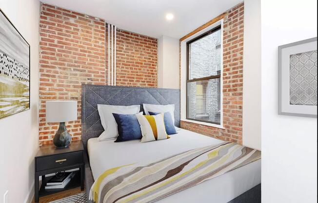 338 W 17 ST