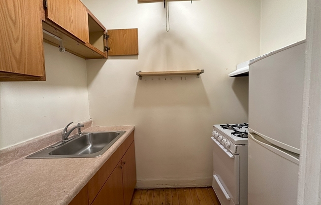 2 beds, 1 bath, $3,400, Unit 5