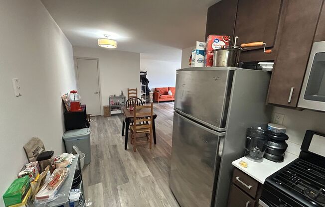 2 beds, 1 bath, $1,395, Unit 202