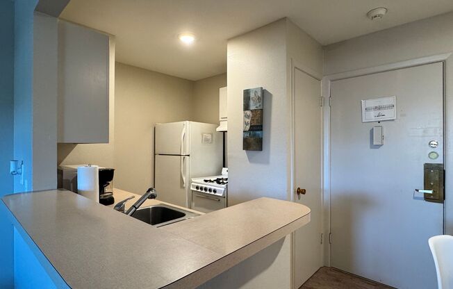 1 bed, 1 bath, 550 sqft, $1,100, Unit 32