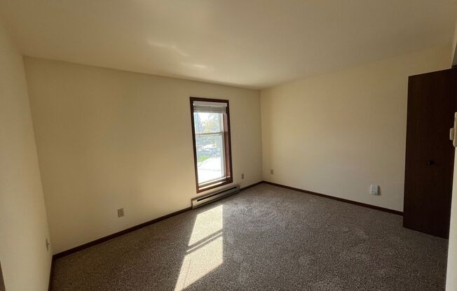 2 beds, 1 bath, 950 sqft, $1,695, Unit 7702RC