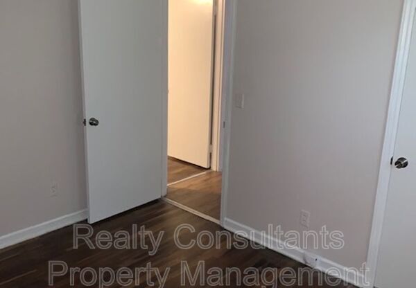 2 beds, 1 bath, 775 sqft, $975