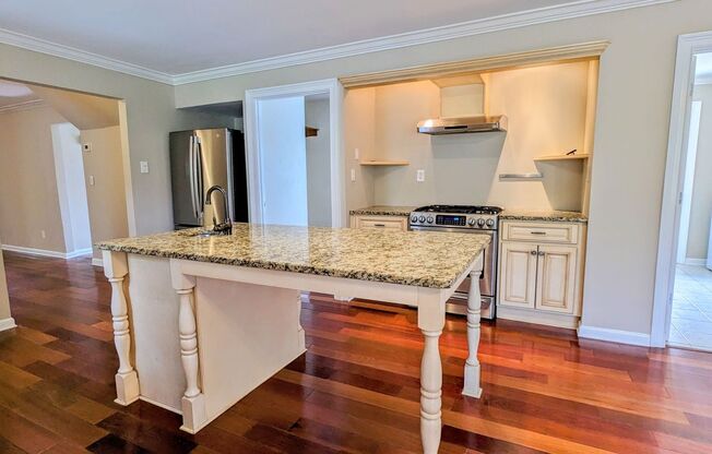 4 beds, 2.5 baths, $3,400