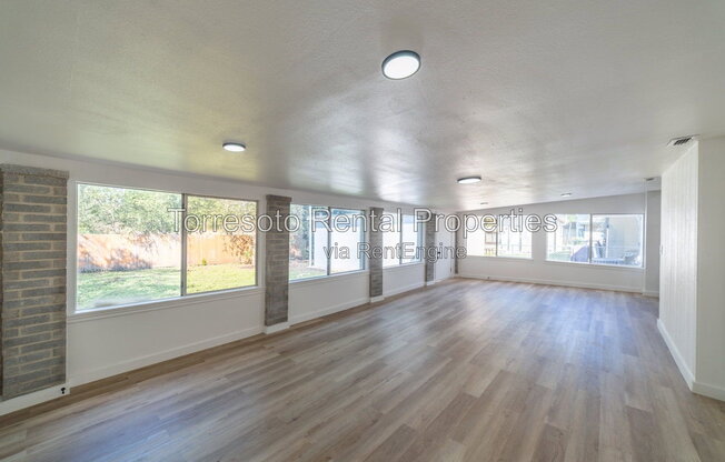 1 bed, 1 bath, $900, Unit B