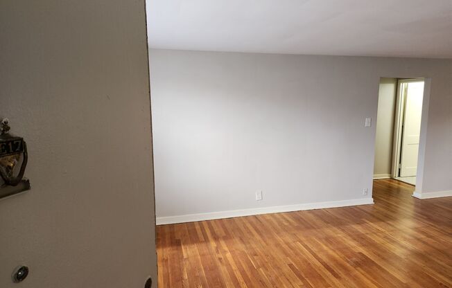 2 beds, 1 bath, 897 sqft, $2,335, Unit E-17
