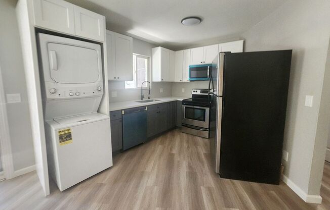 3 beds, 2 baths, $2,445, Unit 5